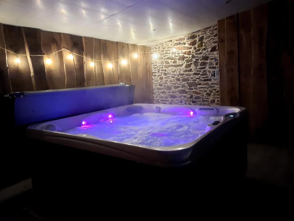 Hot Tub, Spa and wellness centre/facilities