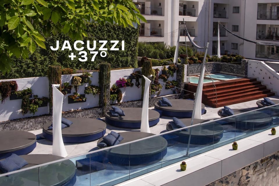 Hot Tub, Pool view, Swimming pool