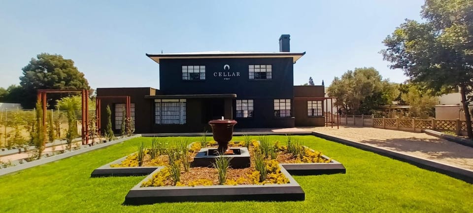 Property building, Day, Garden, Garden view