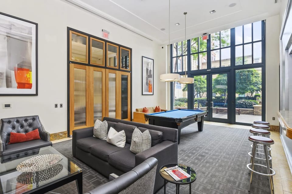 Billiard, Game Room