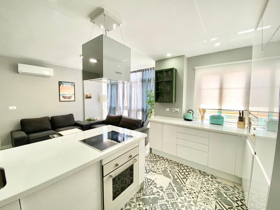TV and multimedia, Kitchen or kitchenette, Living room, oven, air conditioner