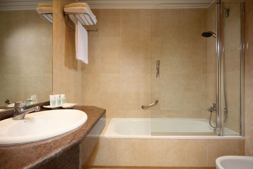 Shower, Toilet, Bathroom, Bath