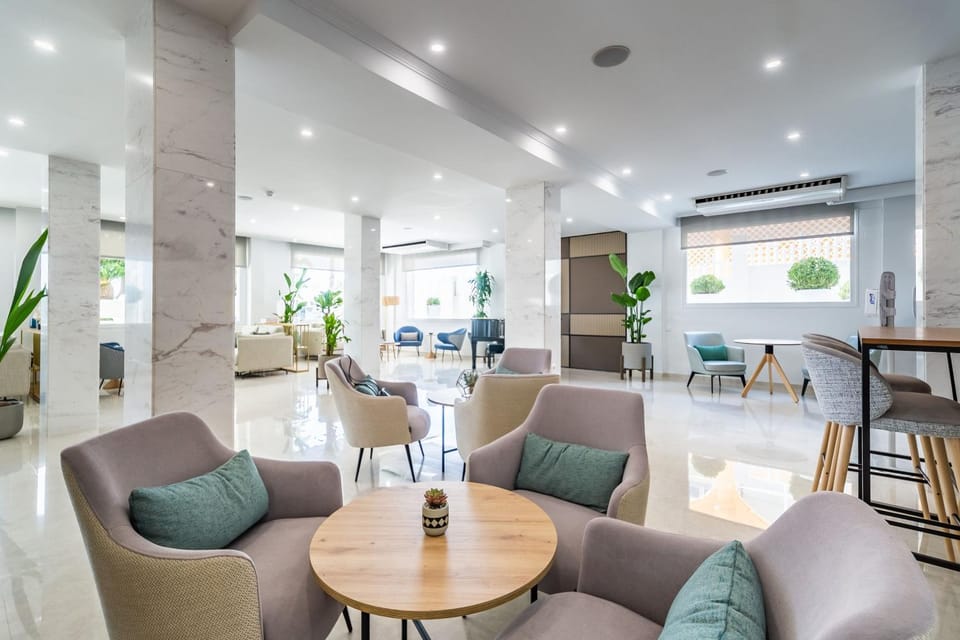 View (from property/room), Lobby or reception, Lounge or bar, Dining area, Entertainment