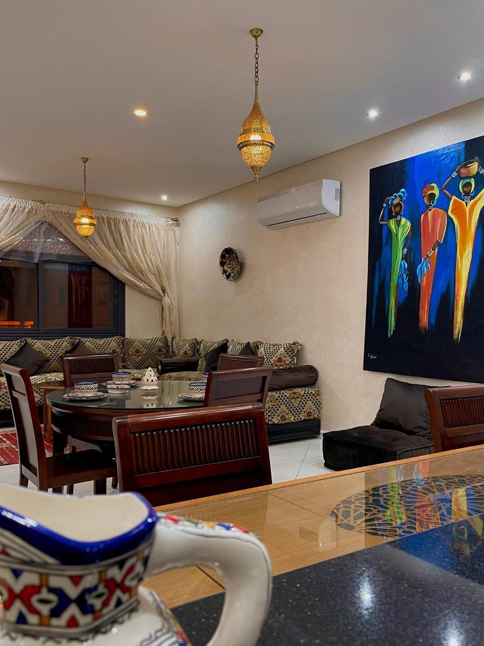 Living room, Seating area