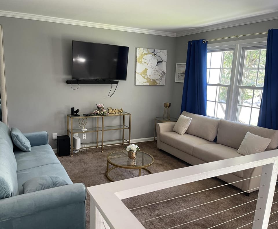 TV and multimedia, Living room, Seating area, hair dresser