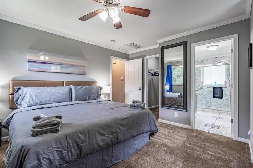 Bed, Bedroom, fireplace, wardrobe