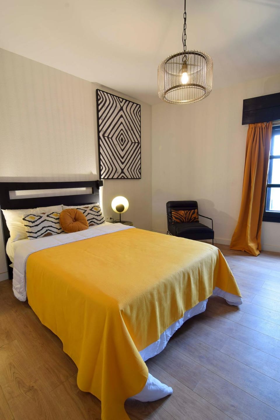 Bed, Photo of the whole room, Bedroom