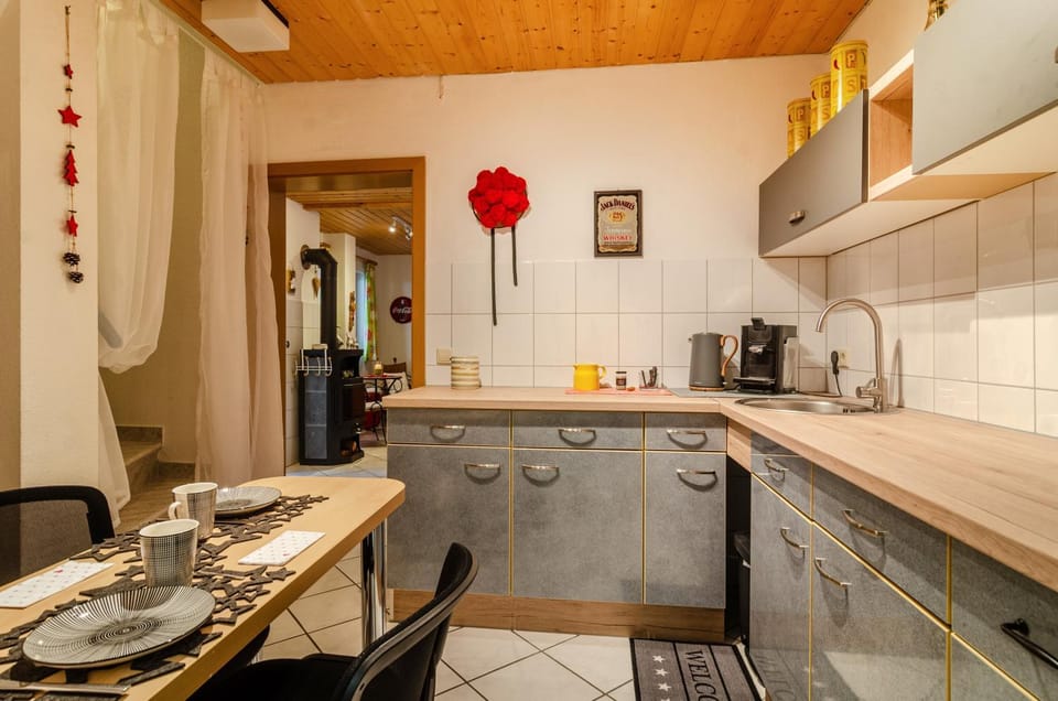 Kitchen or kitchenette, Living room