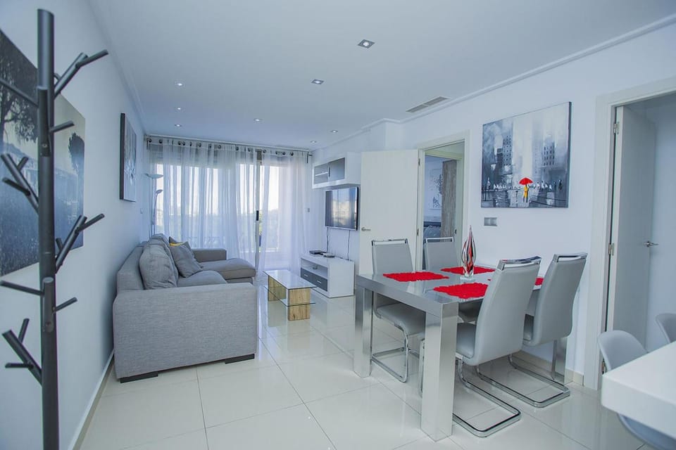 TV and multimedia, Living room, Seating area, Dining area