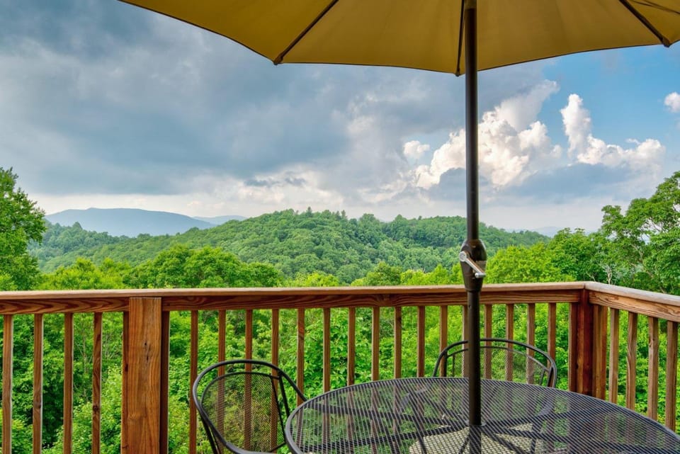 1 Beautiful View House in Watauga