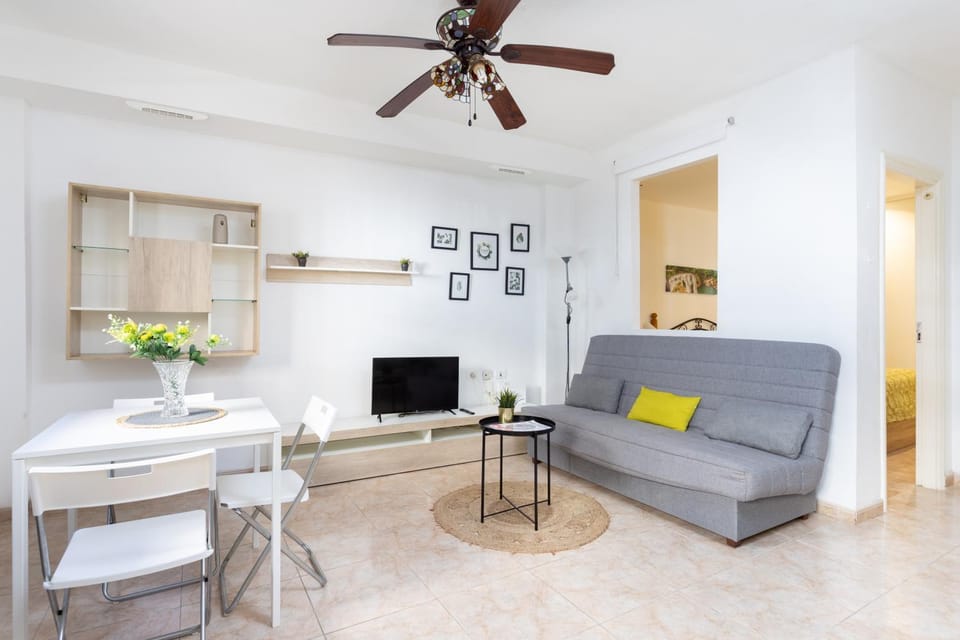 TV and multimedia, Living room, Seating area, Dining area, fireplace
