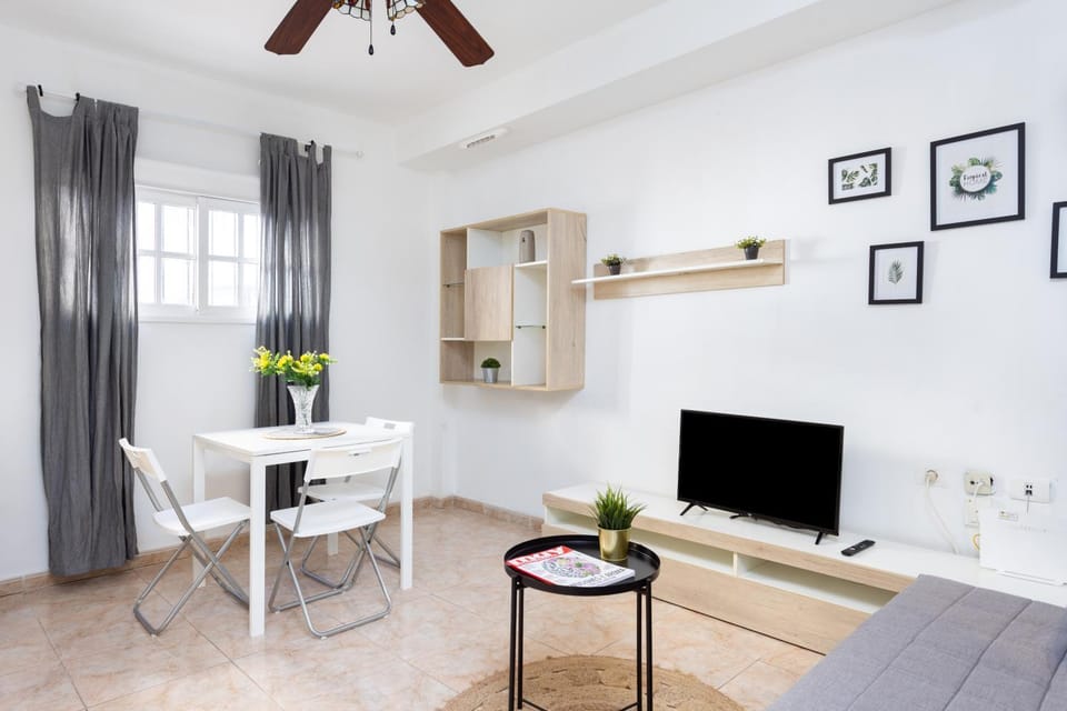 TV and multimedia, Living room, Dining area, fireplace