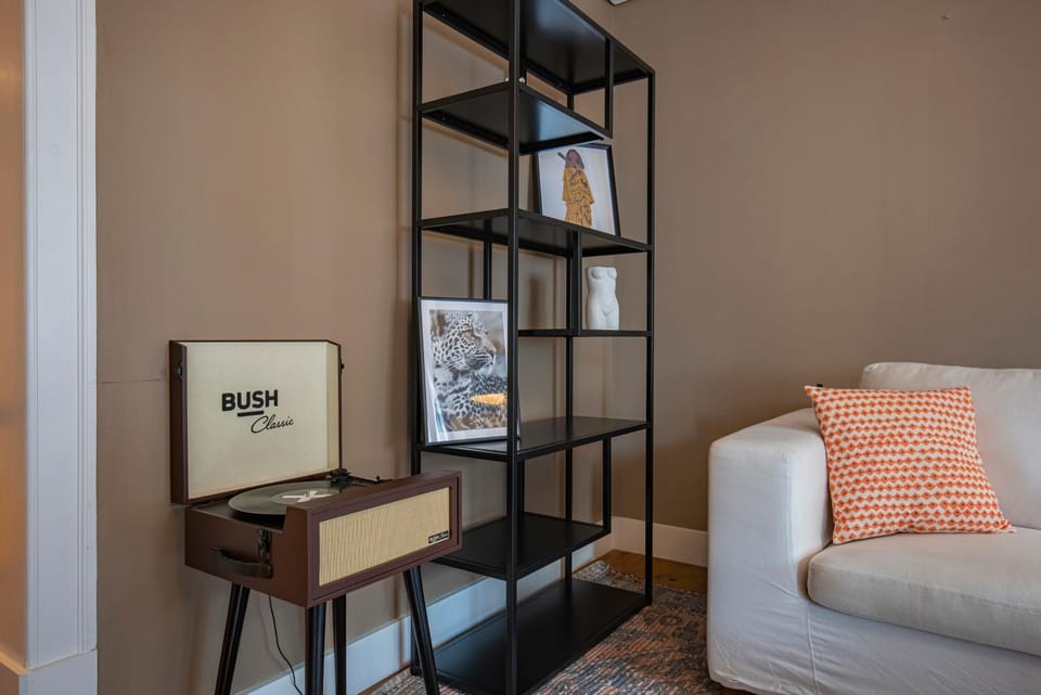 Living room, hair dresser
