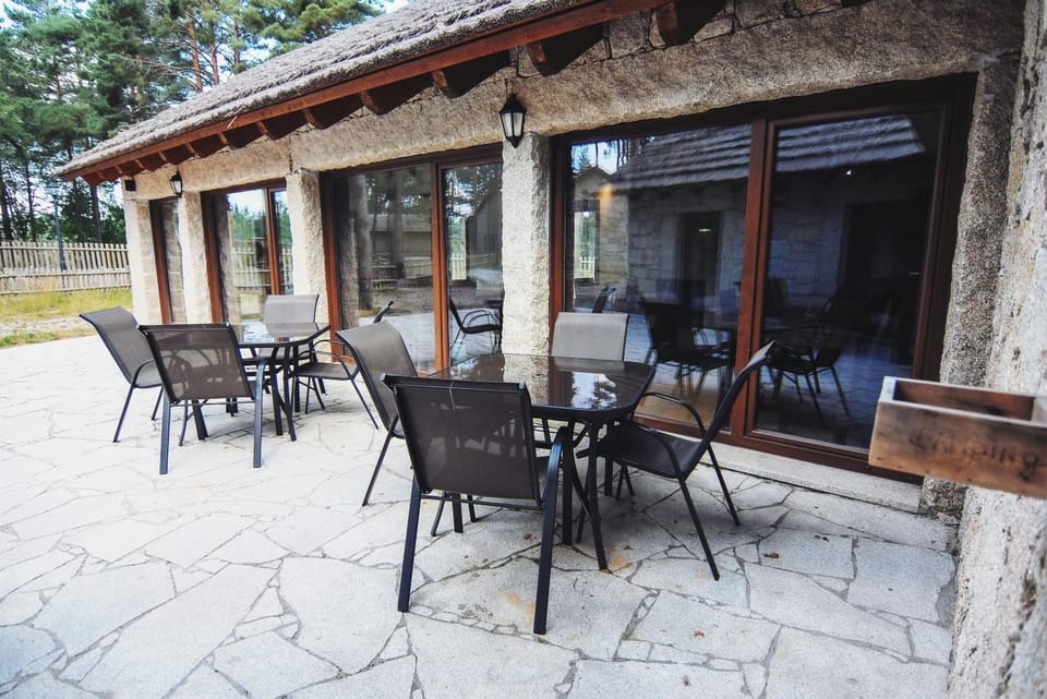 Restaurant/places to eat, Lounge or bar