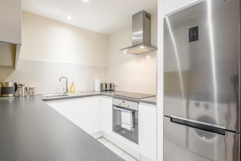 Modern & Private - Free Parking Apartment in Cambridge
