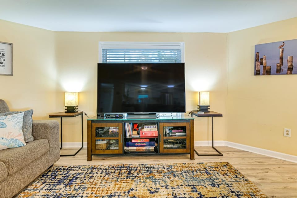 Walk to Ocean Lovely Myrtle Beach Getaway! House in Surfside Beach