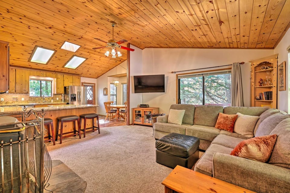 Deck with Forest Views Quiet Twain Harte Cabin! Cabin in Twain Harte