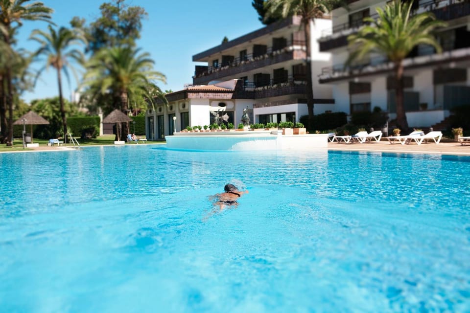 Swimming pool, Swimming pool