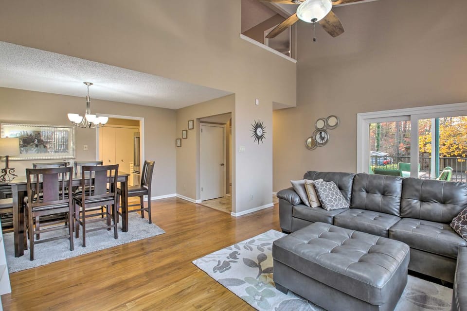 Serene Lake Hamilton Hideaway with Private Dock House in Hot Springs