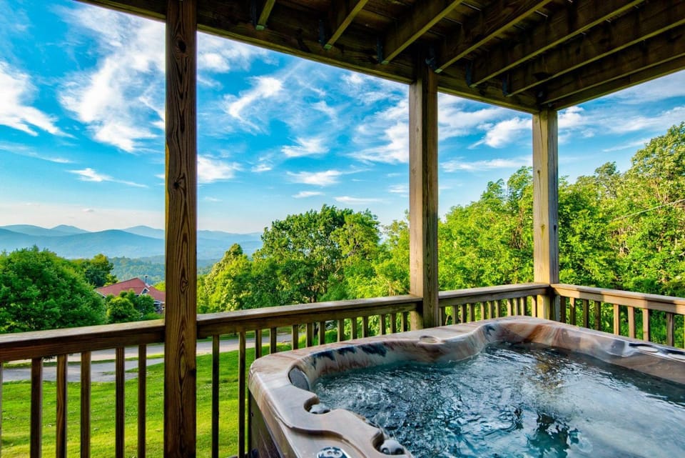Aussies Lookout House in Watauga