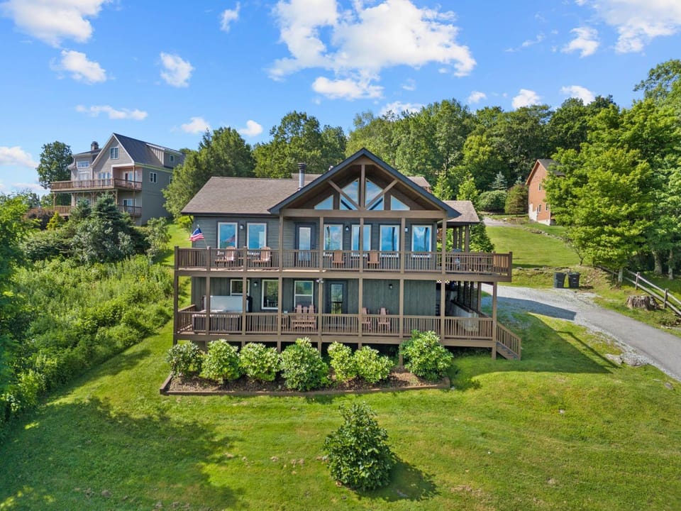 Aussies Lookout House in Watauga