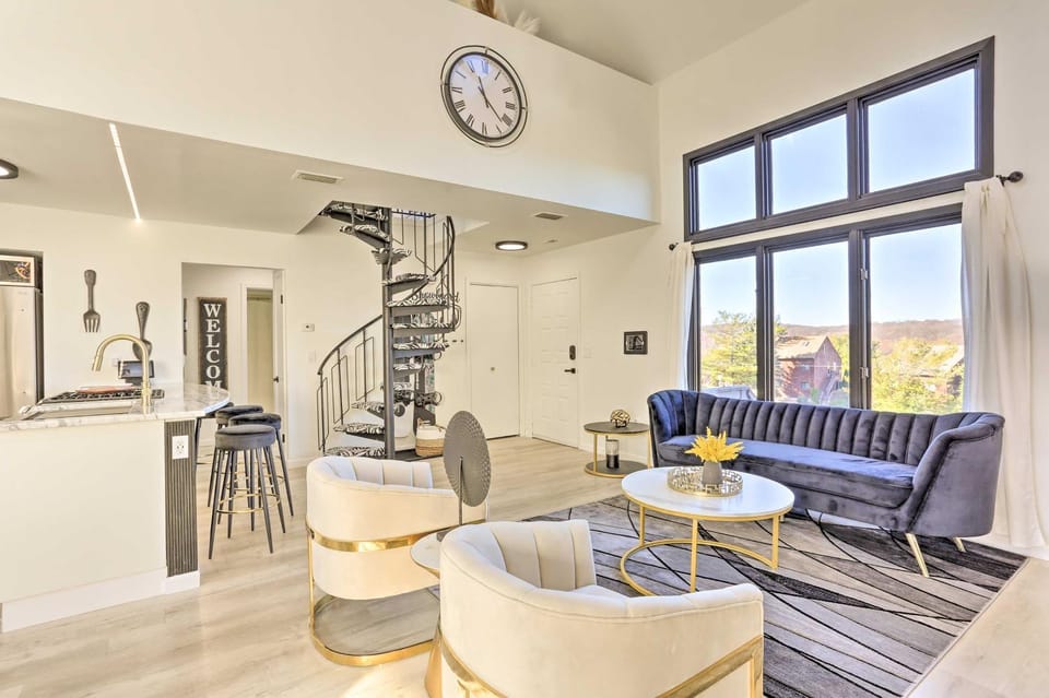 Hike, Ski & Golf: Mtn-View Codo in Vernon Township House in Vernon Township