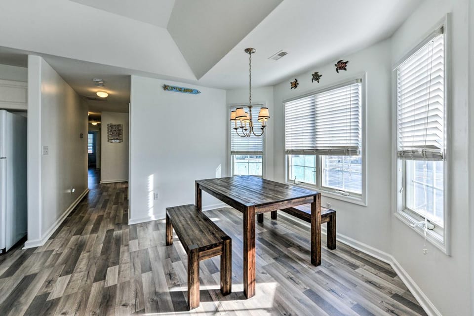 Wildwood Condo: Walk to Beach + Water Parks! House in Wildwood