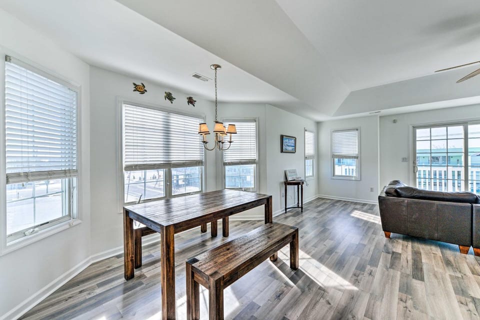 Wildwood Condo: Walk to Beach + Water Parks! House in Wildwood