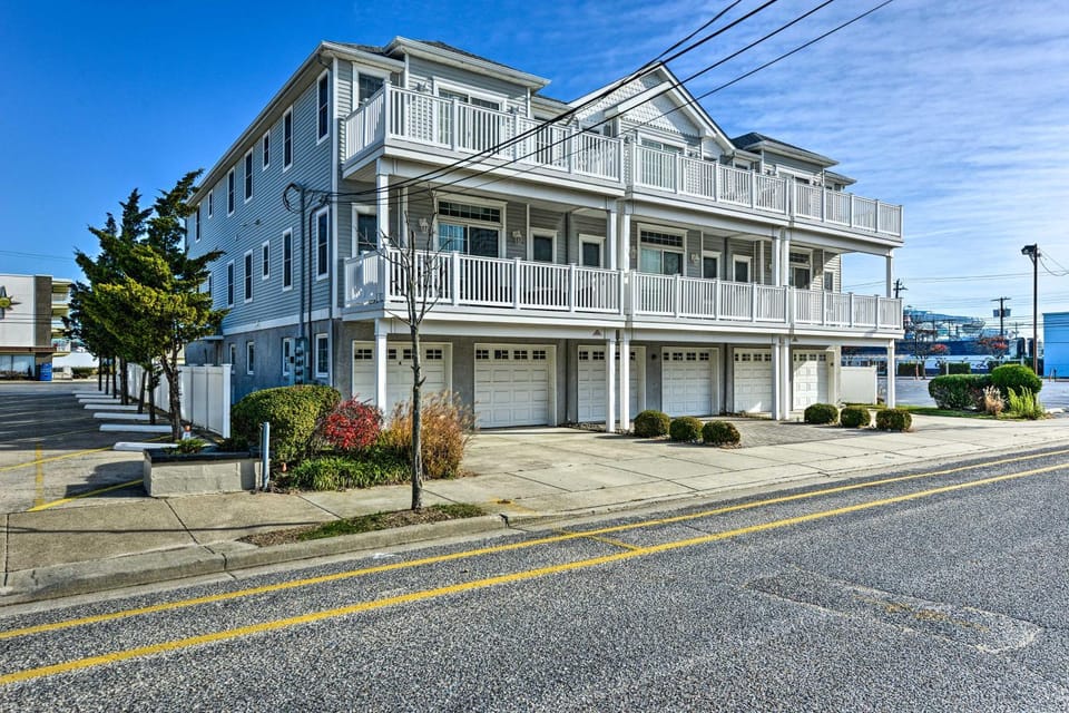 Wildwood Condo: Walk to Beach + Water Parks! House in Wildwood
