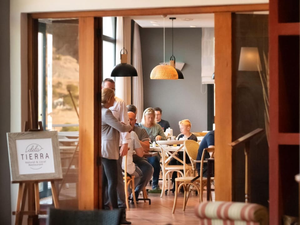Restaurant/places to eat, Meals