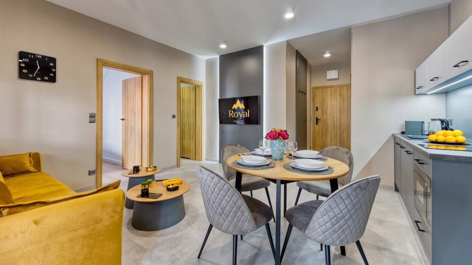 TV and multimedia, Kitchen or kitchenette, Living room