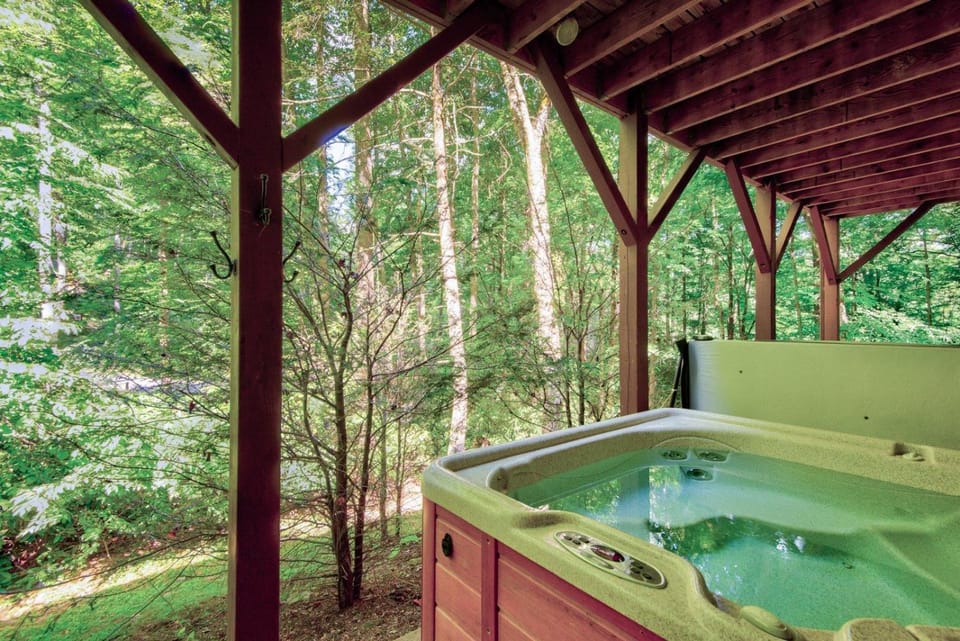 Little Creek Lodge House in Brushy Fork
