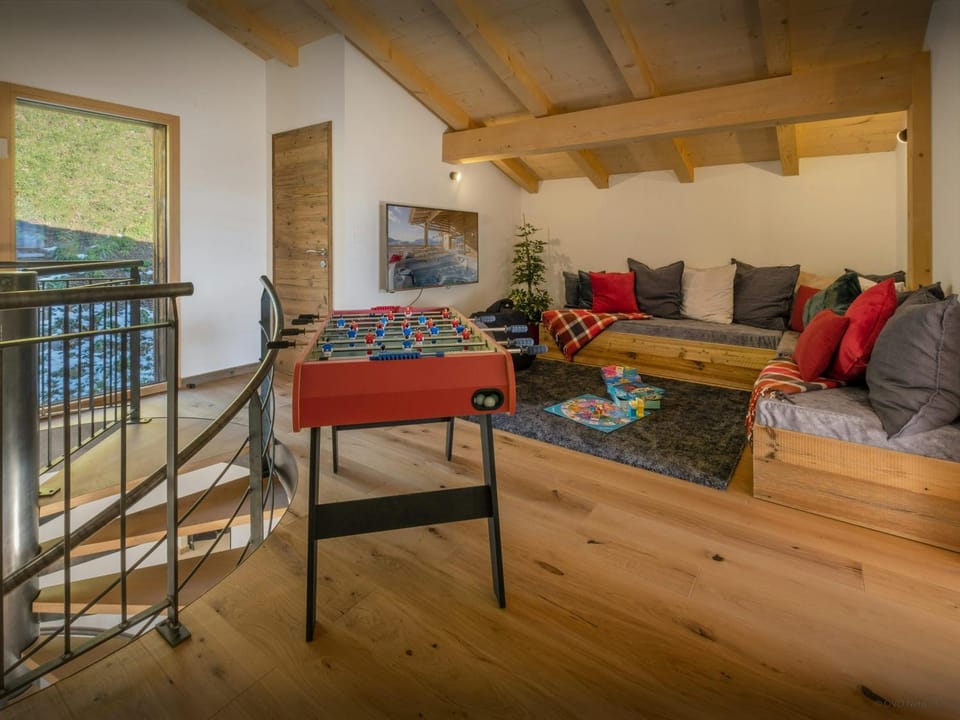 Communal lounge/ TV room, Game Room, TV and multimedia