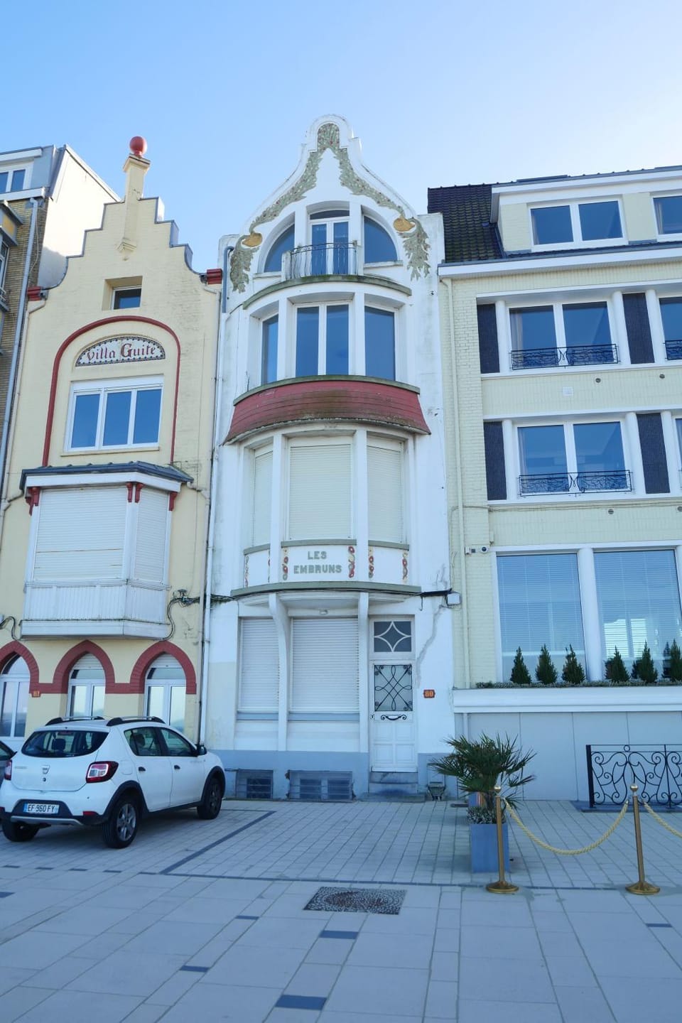 Property building, Day, Parking