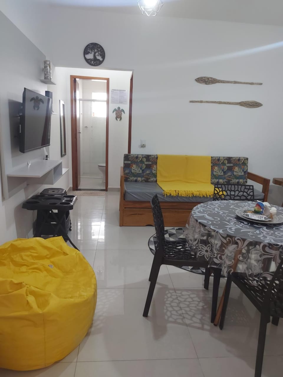 Communal lounge/ TV room, TV and multimedia, Living room, Dining area