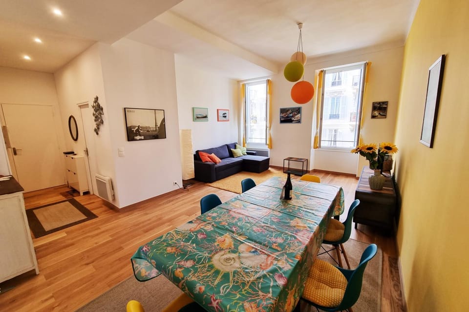 Living room, Dining area