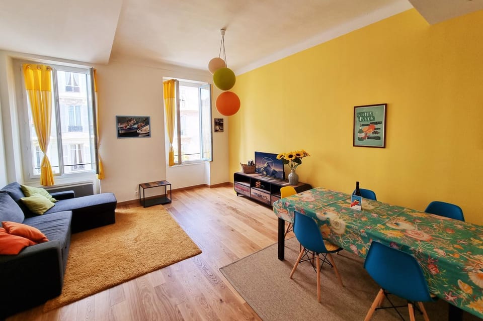 Living room, Dining area