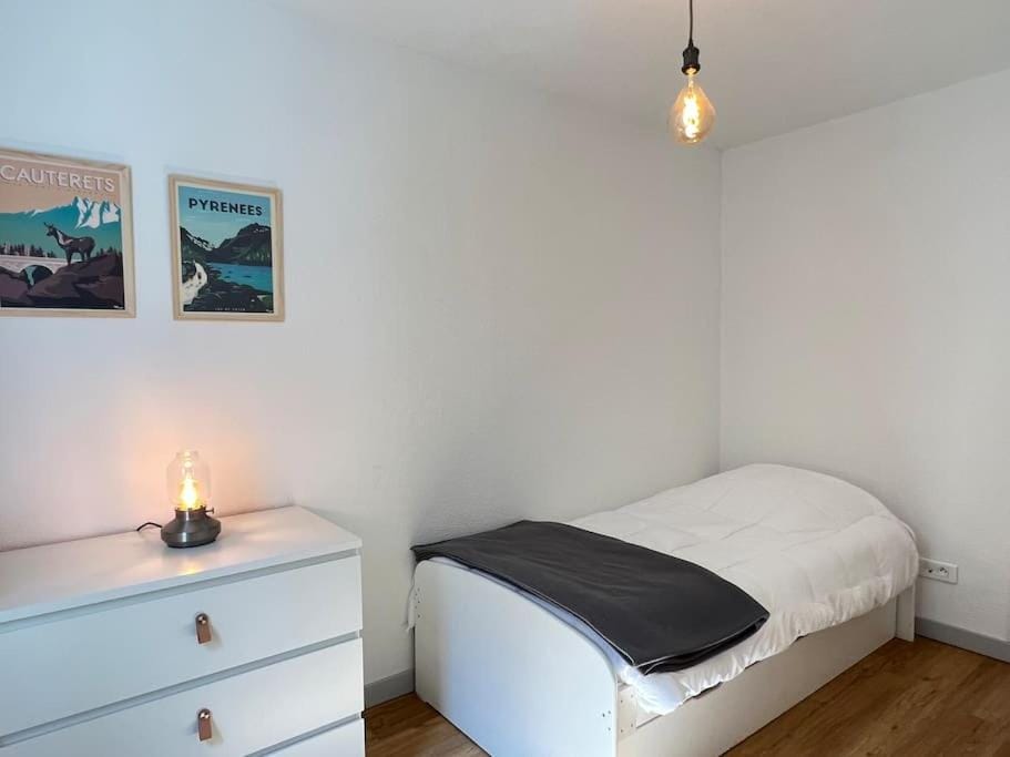 T3 centre ville avec parking, balcon et wifi. 5P. Apartment in Cauterets