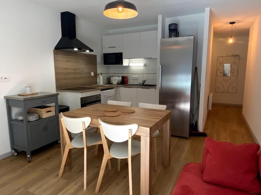 T3 centre ville avec parking, balcon et wifi. 5P. Apartment in Cauterets