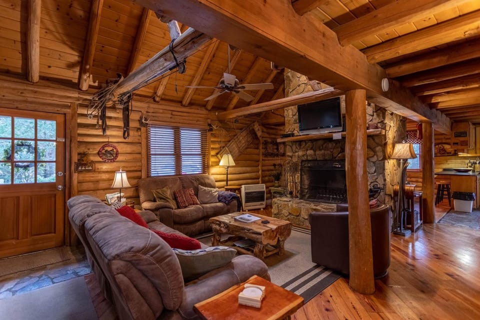 Draggin Fly House in Brushy Fork