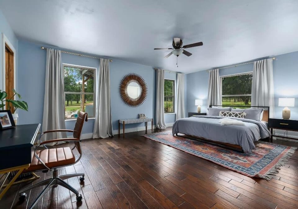 Casa Crabapple Sleeps 13 Private and Hot Tub House in Rio Grande