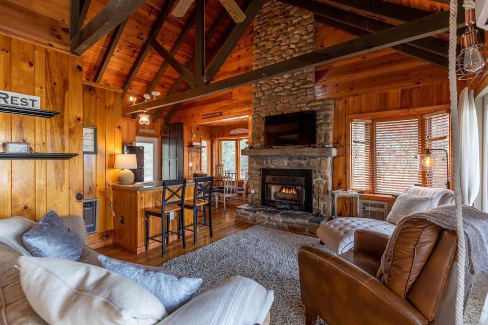 Heather Heights Cottage House in Brushy Fork