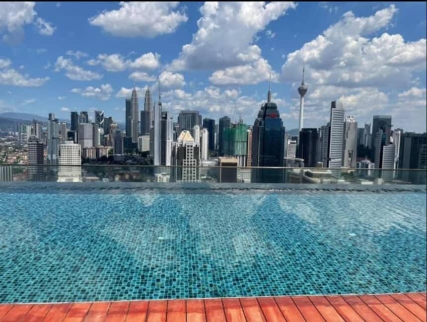 City view, Pool view