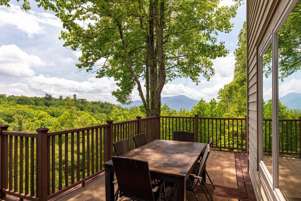 Stags Leap at Yonahlossee House in Brushy Fork