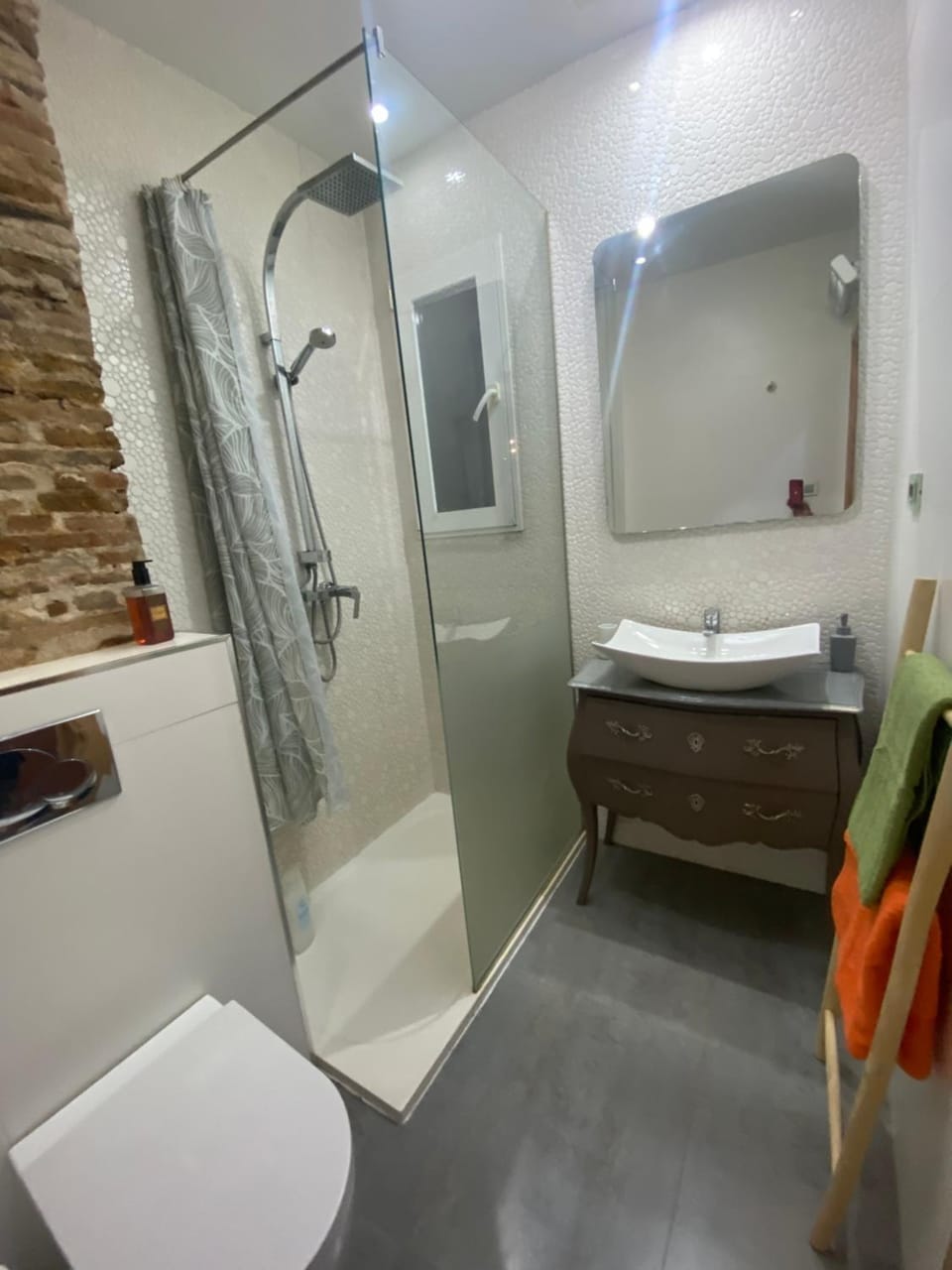 Shower, Toilet, Bathroom, Bath, towels