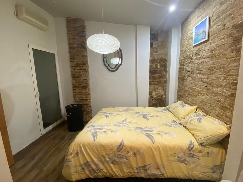 Bed, Photo of the whole room, Bedroom, air conditioner