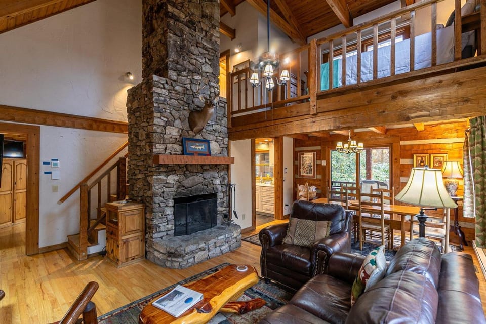 Hummingbird Hollow House in Brushy Fork