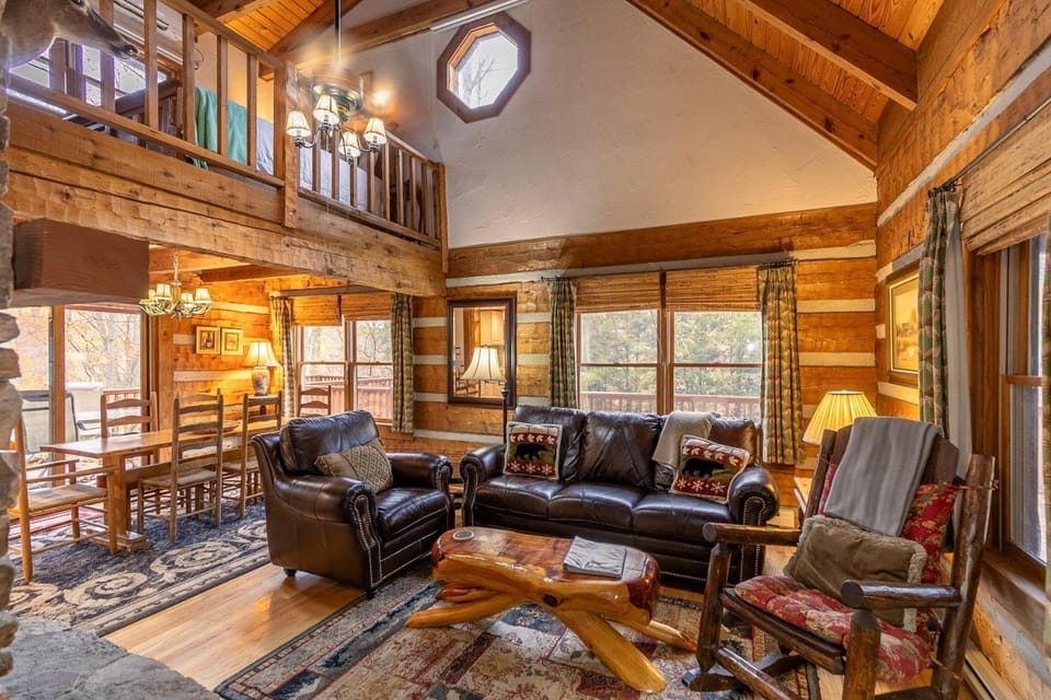 Hummingbird Hollow House in Brushy Fork