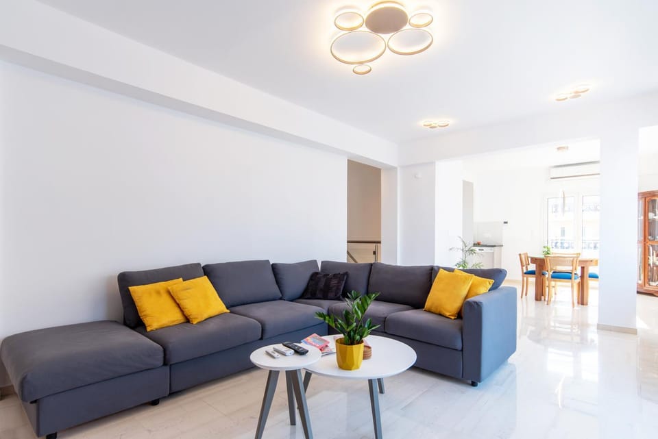 Living room, Seating area, Dining area, air conditioner