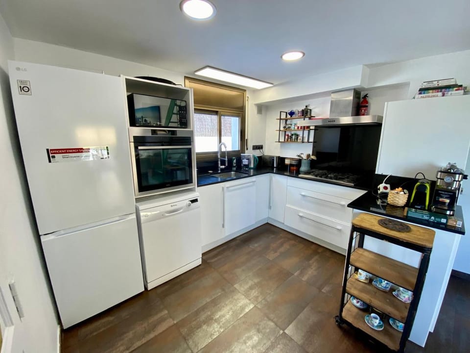 Kitchen or kitchenette, dishwasher, oven, stove